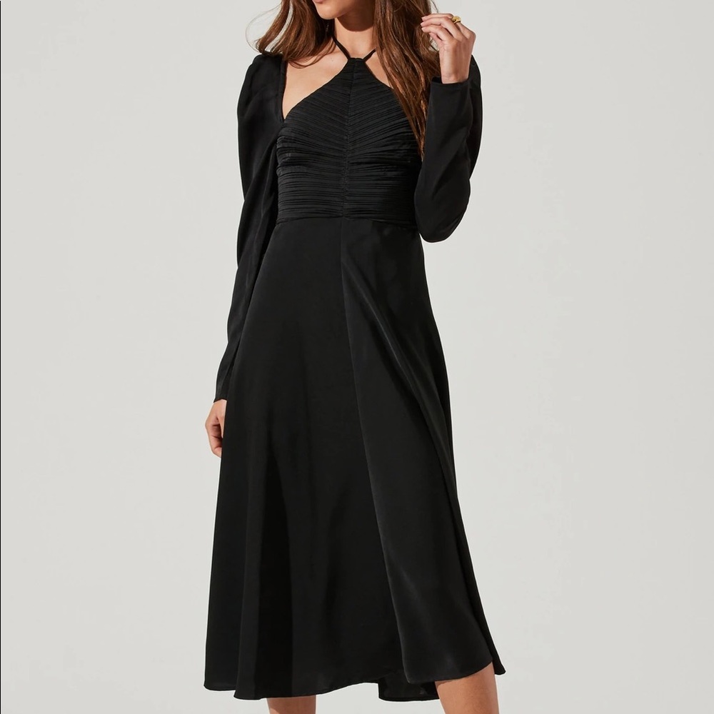 ASTR the label “CINCHED HALTER TIE SATIN MIDI DRESS”